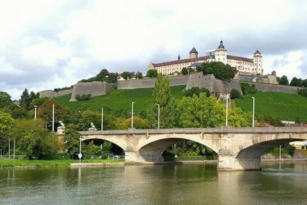 Willkommen In Wuerzburg اهلا بكم فى Willcome מראה חיצוני תמונה